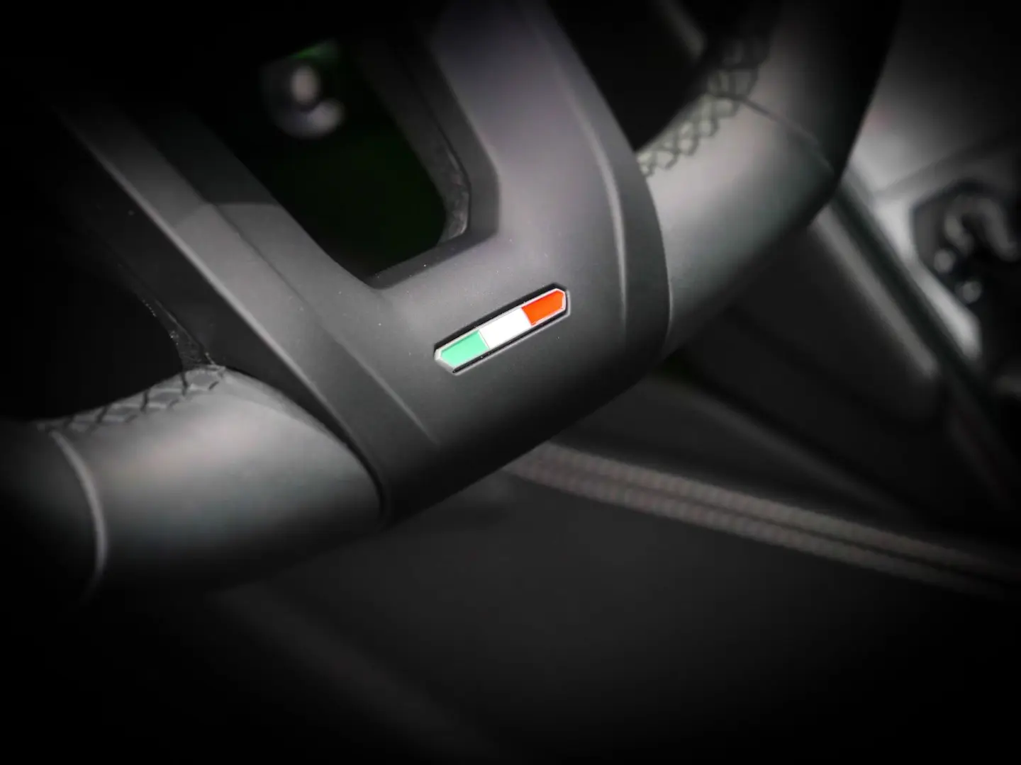 Urus S Nero Helene  Electrical Trailer Towing