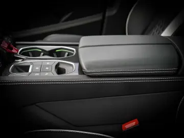 Urus S Nero Helene  Electrical Trailer Towing