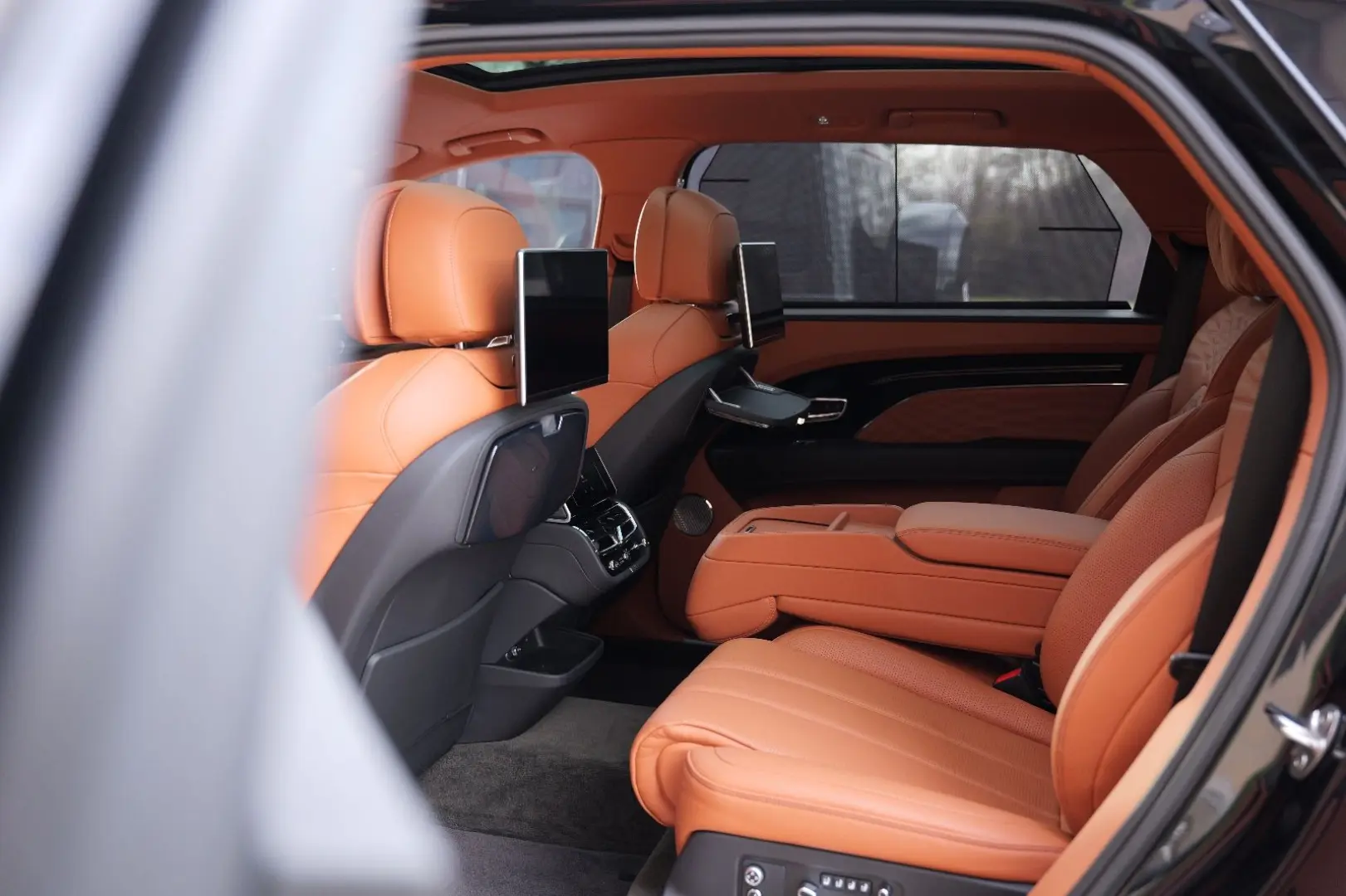 Bentayga 4.0 V8 EWB Azure 4WD Long Lang