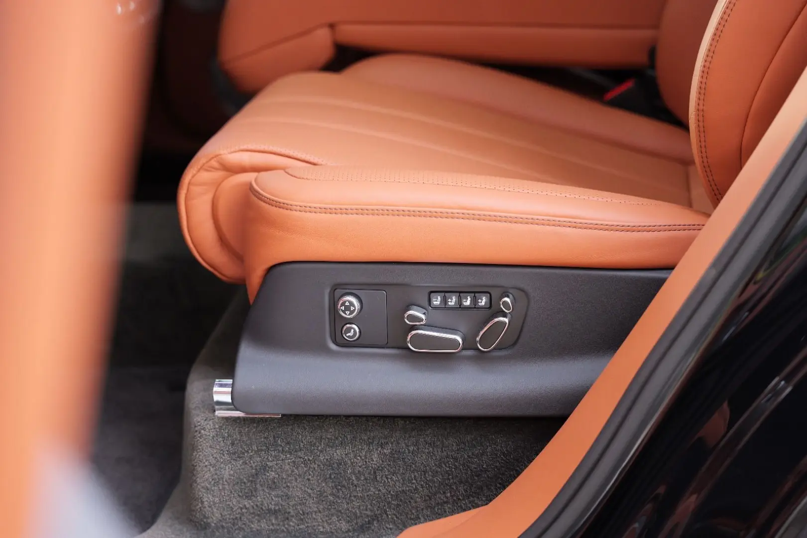 Bentayga 4.0 V8 EWB Azure 4WD Long Lang