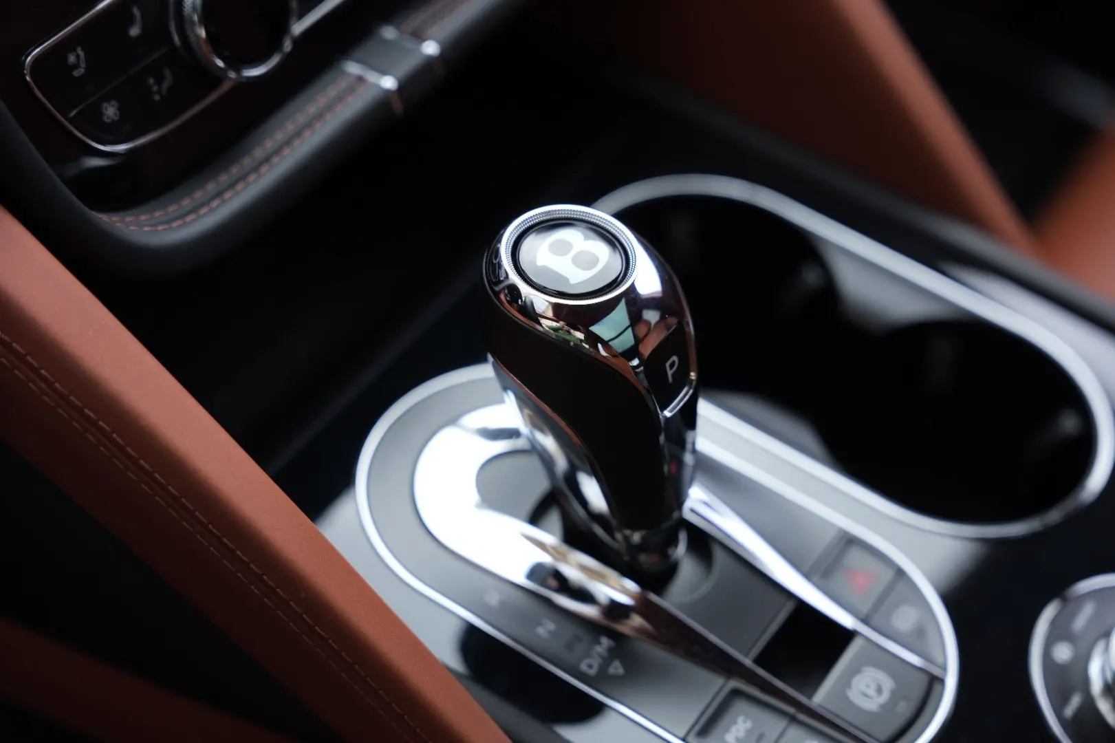 Bentayga 4.0 V8 EWB Azure 4WD Long Lang