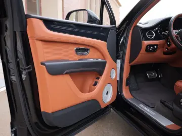 Bentayga 4.0 V8 EWB Azure 4WD Long Lang