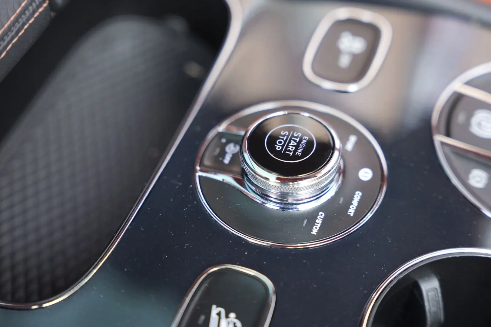 Bentayga 4.0 V8 EWB Azure 4WD Long Lang