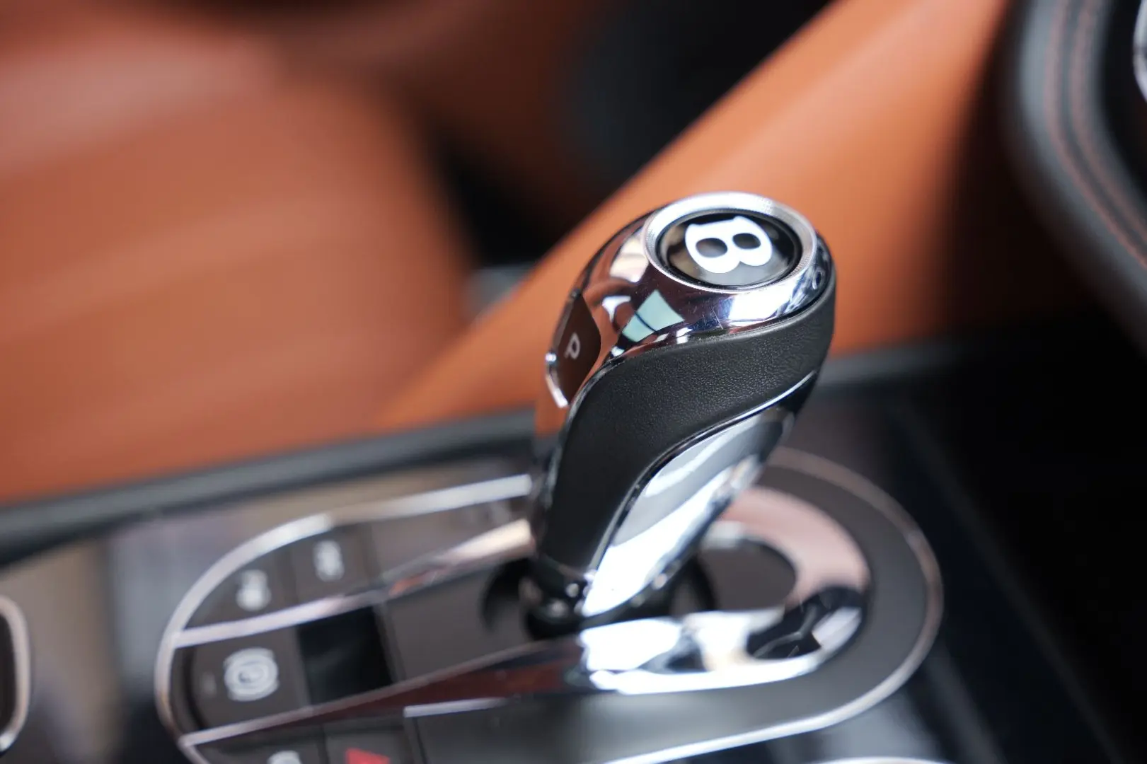 Bentayga 4.0 V8 EWB Azure 4WD Long Lang