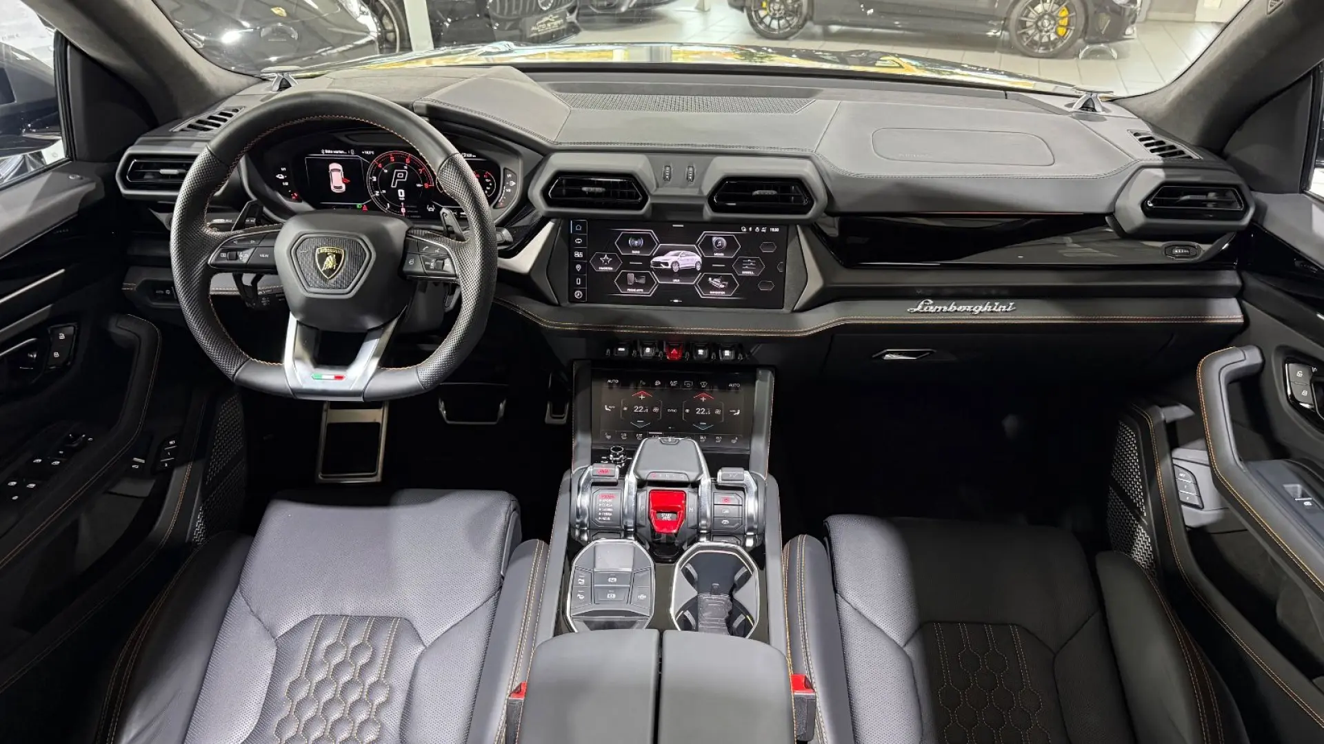 Urus SE 4.0 MY25 ANIMA B&O PANO HUD MASSAGE 23