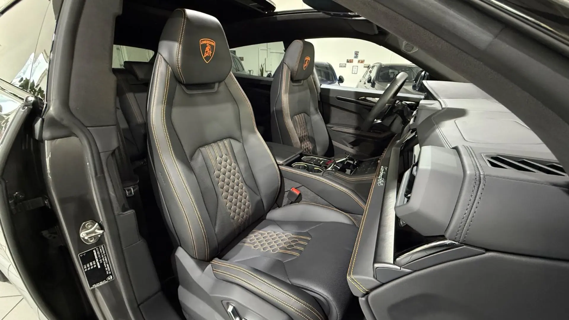 Urus SE 4.0 MY25 ANIMA B&O PANO HUD MASSAGE 23