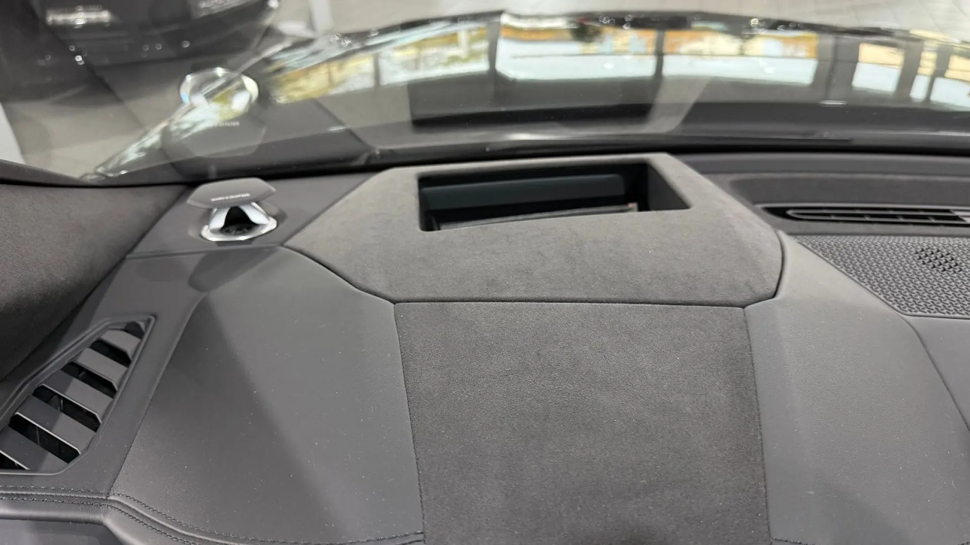 Urus SE 4.0 MY25 ANIMA B&O PANO HUD MASSAGE 23