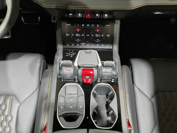 Urus SE 4.0 MY25 ANIMA B&O PANO HUD MASSAGE 23