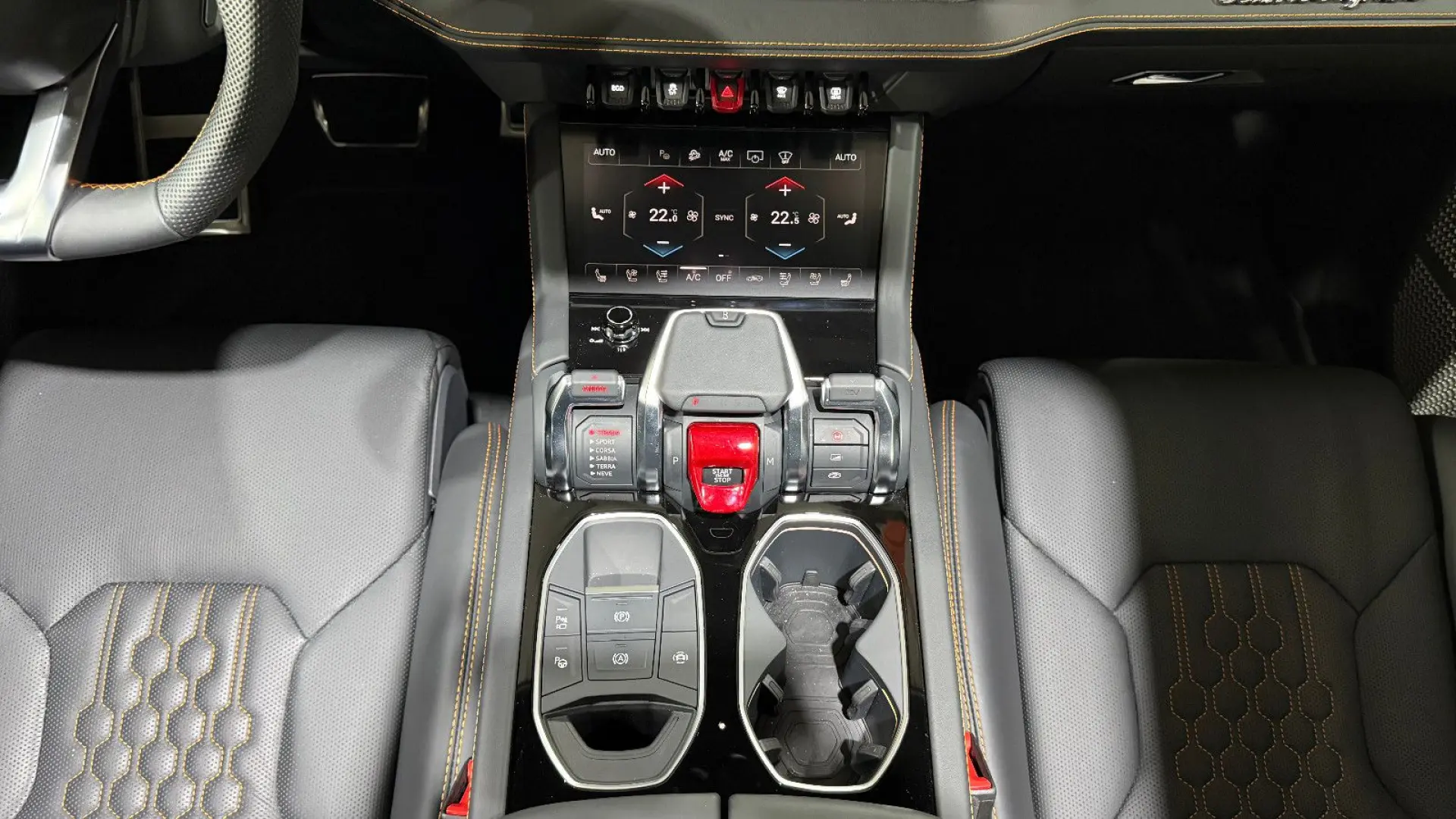 Urus SE 4.0 MY25 ANIMA B&O PANO HUD MASSAGE 23