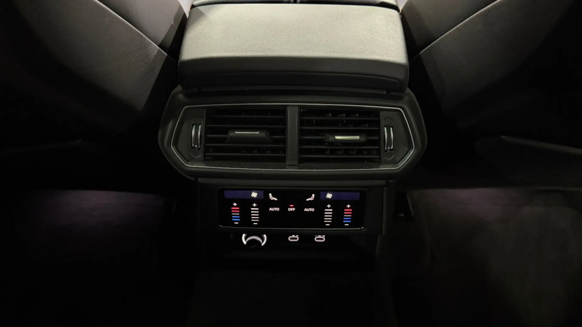 Urus SE 4.0 MY25 ANIMA B&O PANO HUD MASSAGE 23