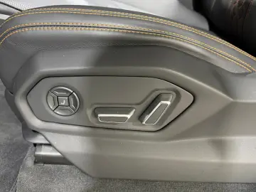 Urus SE 4.0 MY25 ANIMA B&O PANO HUD MASSAGE 23