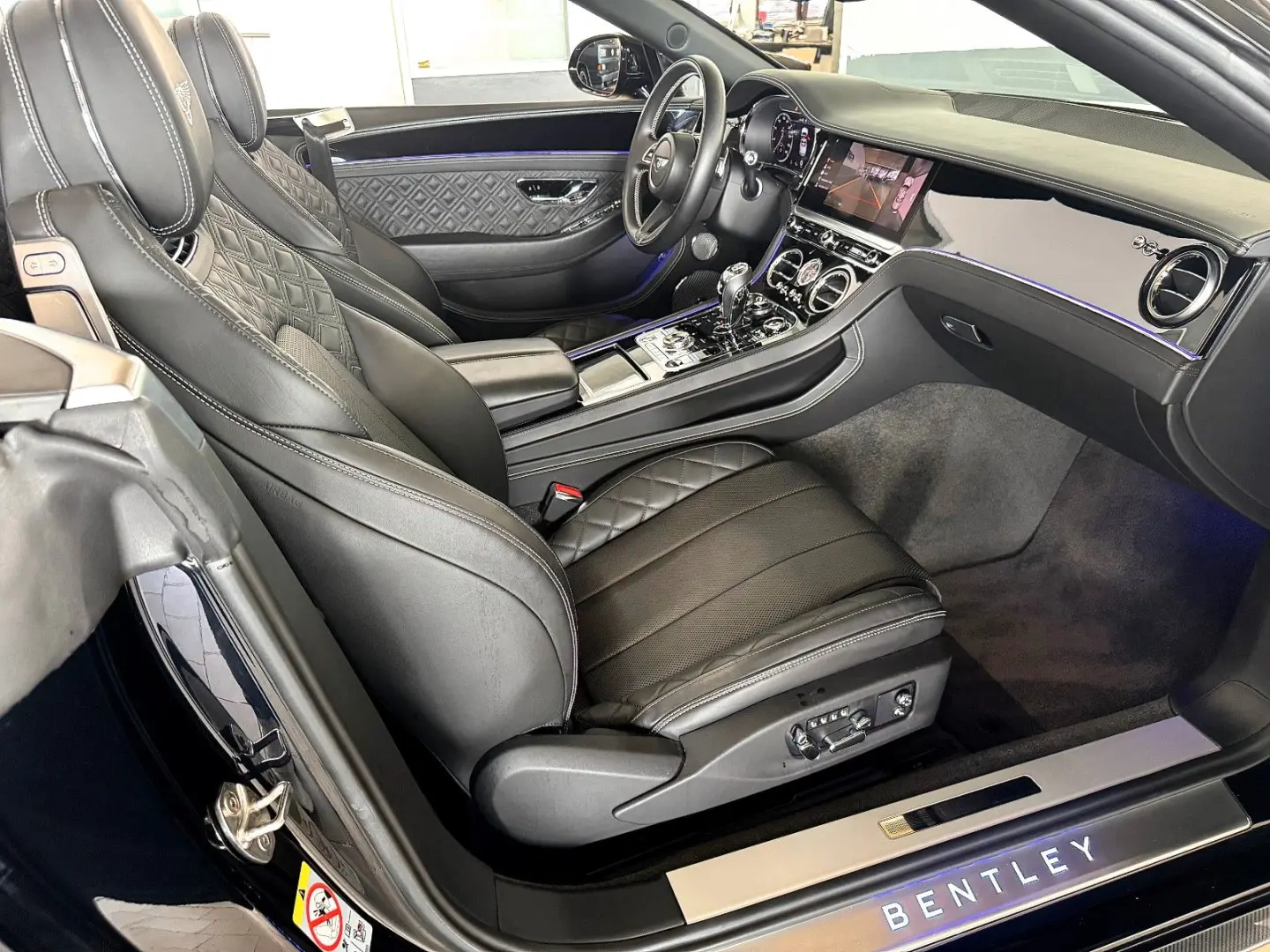 CONTINENTAL GTC 4.0 V8 4WD HUD MASSAGE 22