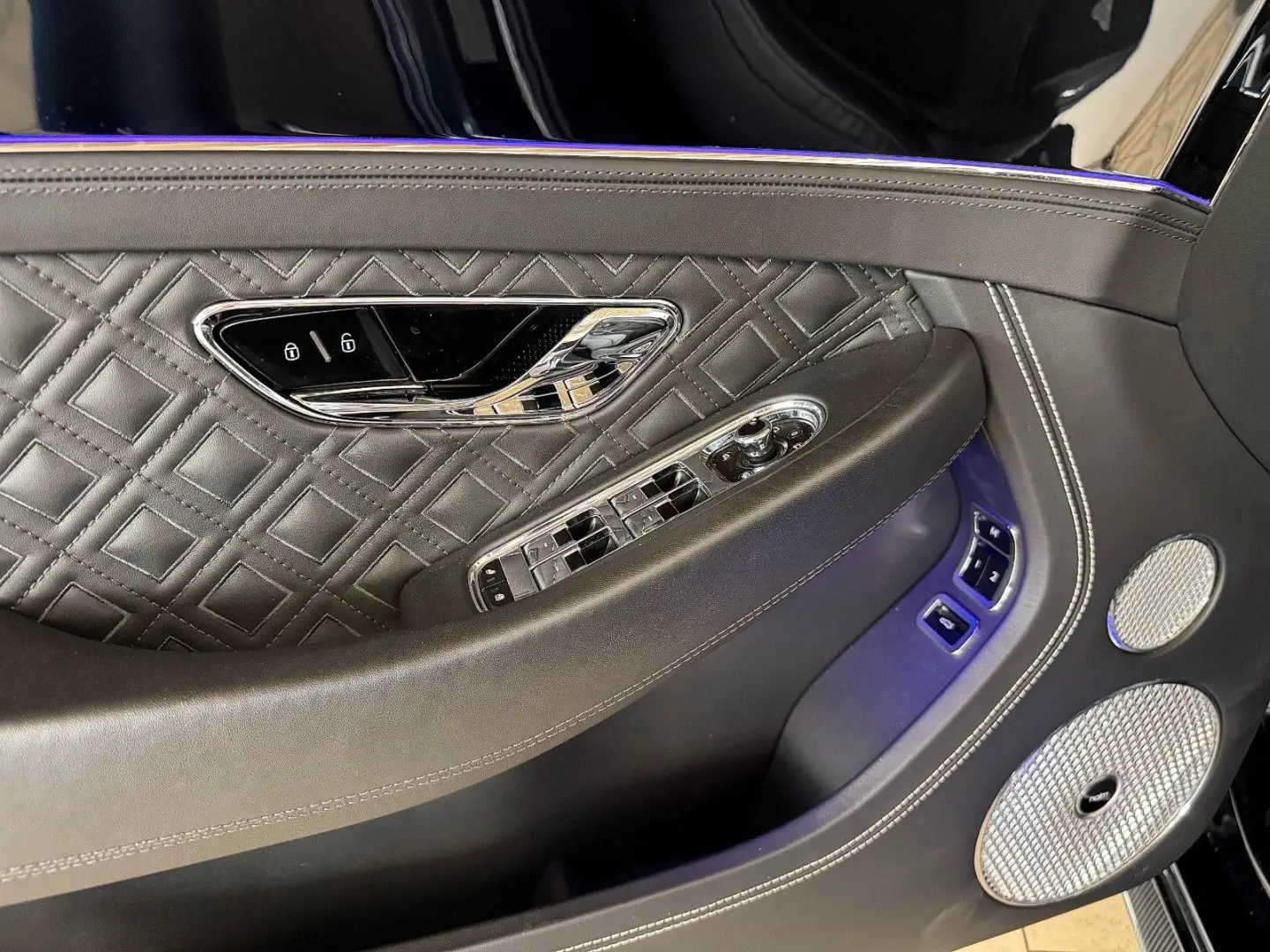 CONTINENTAL GTC 4.0 V8 4WD HUD MASSAGE 22