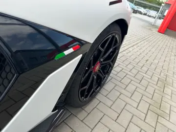 Aventador SVJ Roadster FullCarbon Tricolore Lift