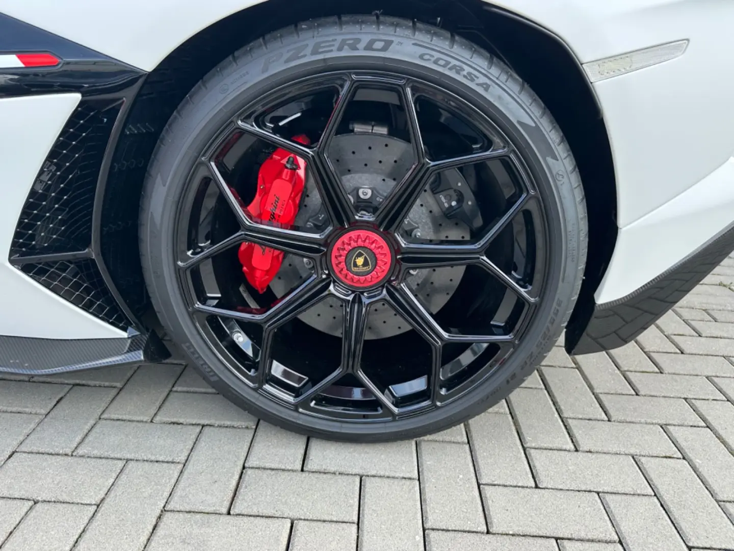 Aventador SVJ Roadster FullCarbon Tricolore Lift
