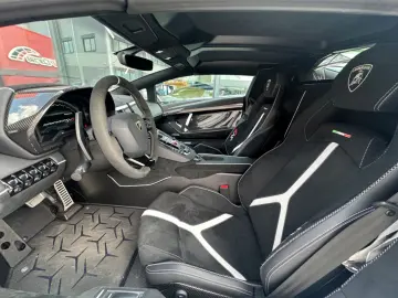 Aventador SVJ Roadster FullCarbon Tricolore Lift