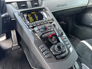 Aventador SVJ Roadster FullCarbon Tricolore Lift