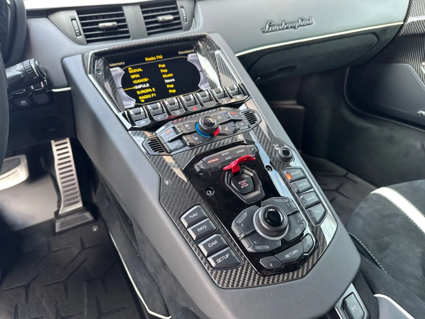 Aventador SVJ Roadster FullCarbon Tricolore Lift