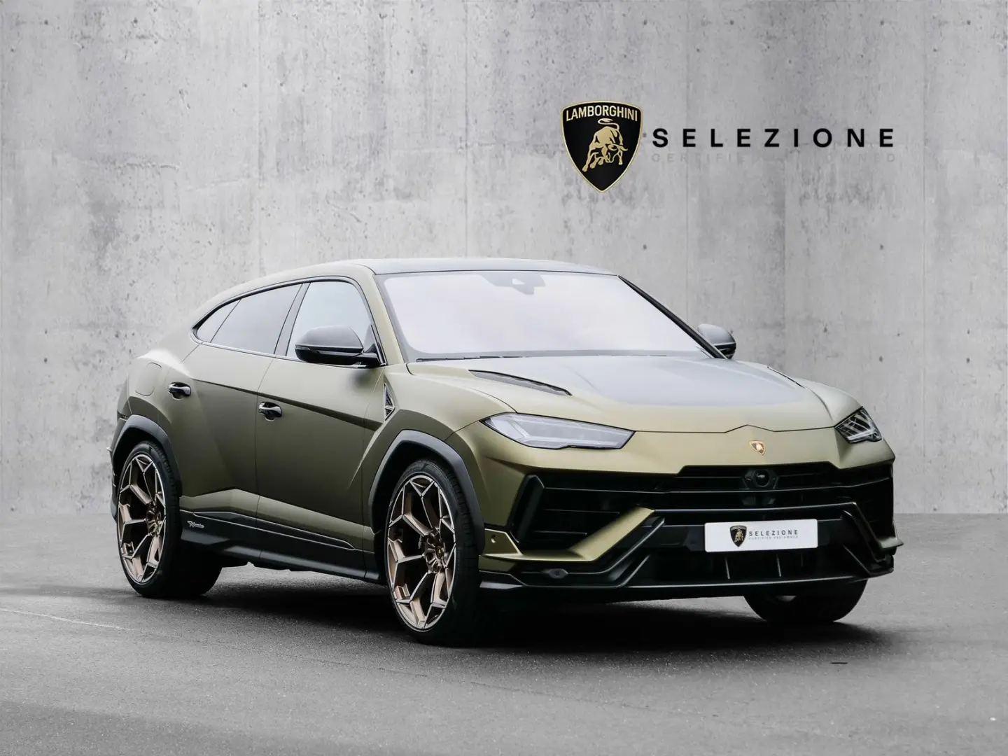 Urus Performante Verde Gea Matt  Interior Carbon