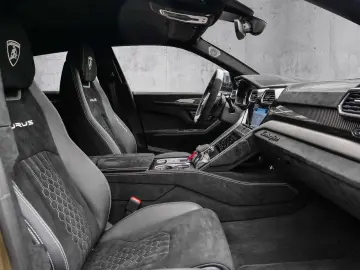 Urus Performante Verde Gea Matt  Interior Carbon