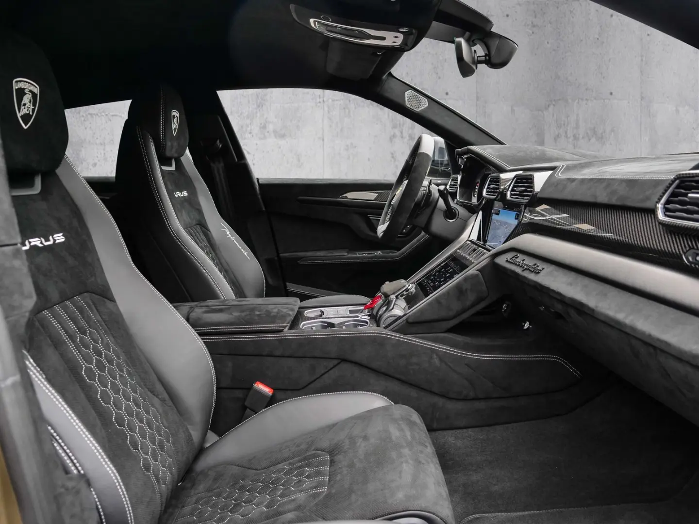 Urus Performante Verde Gea Matt  Interior Carbon