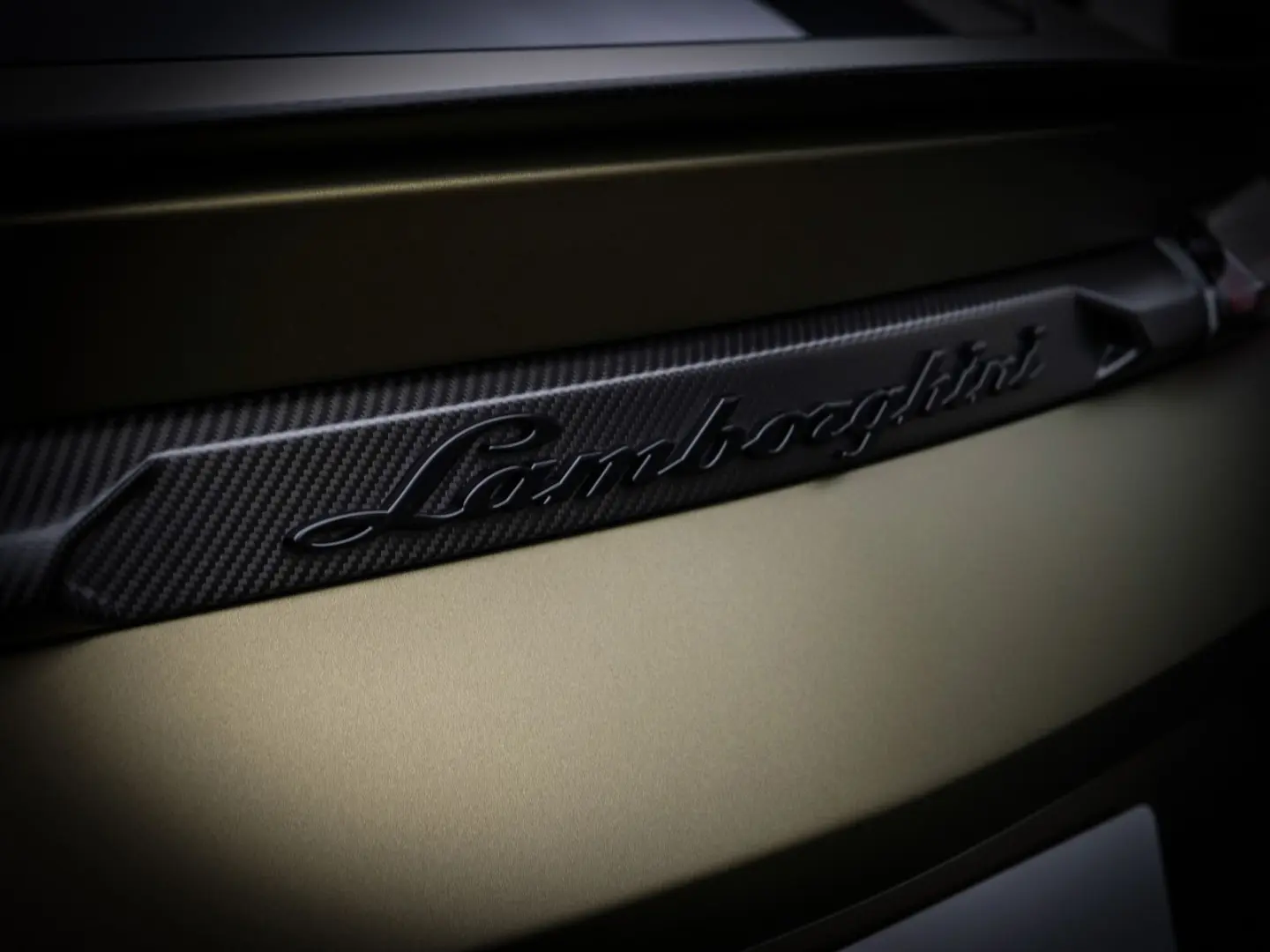 Urus Performante Verde Gea Matt  Interior Carbon