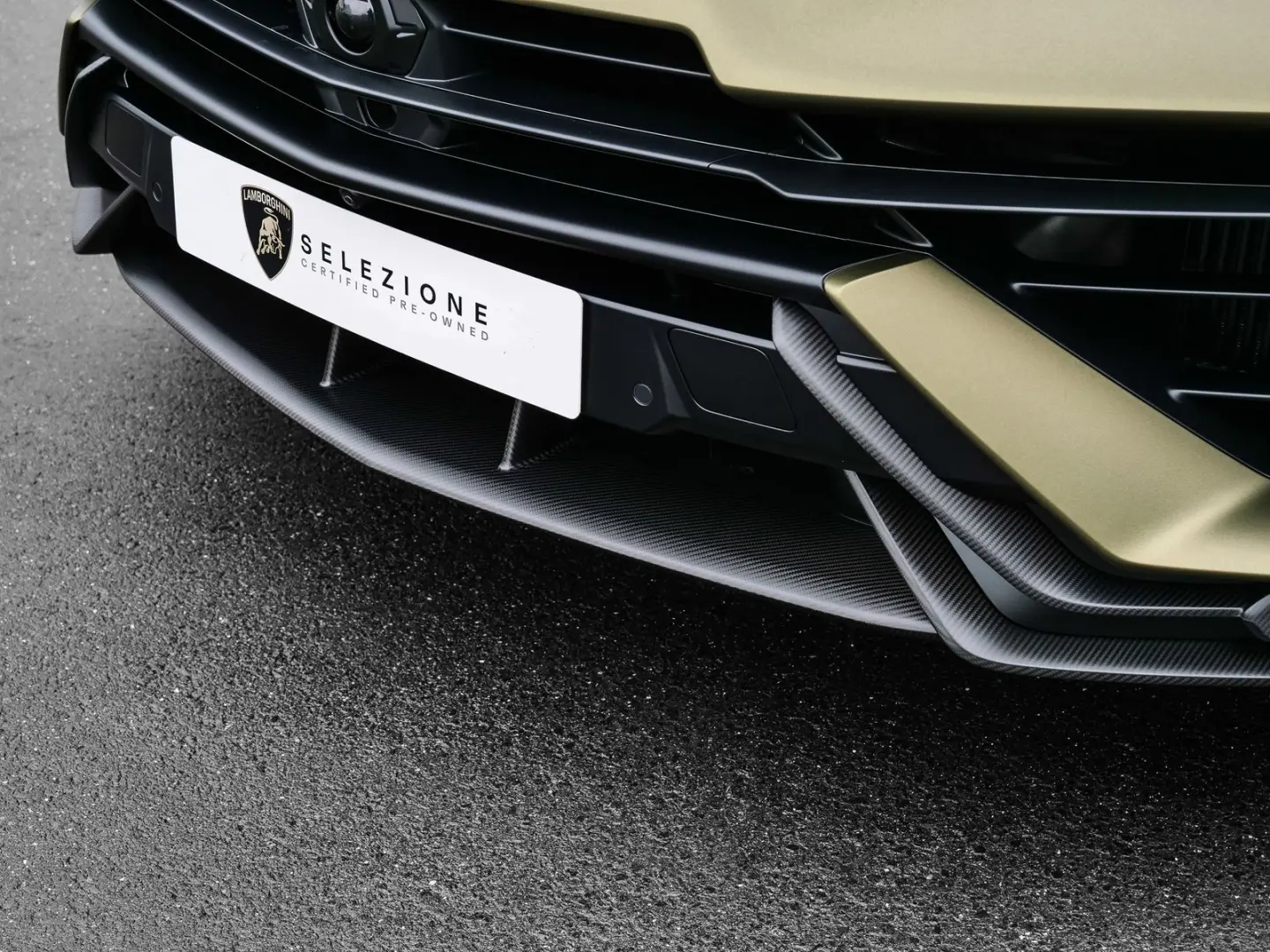 Urus Performante Verde Gea Matt  Interior Carbon