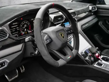 Urus Performante Verde Gea Matt  Interior Carbon