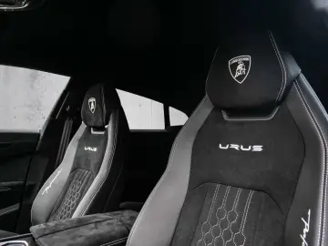 Urus Performante Verde Gea Matt  Interior Carbon