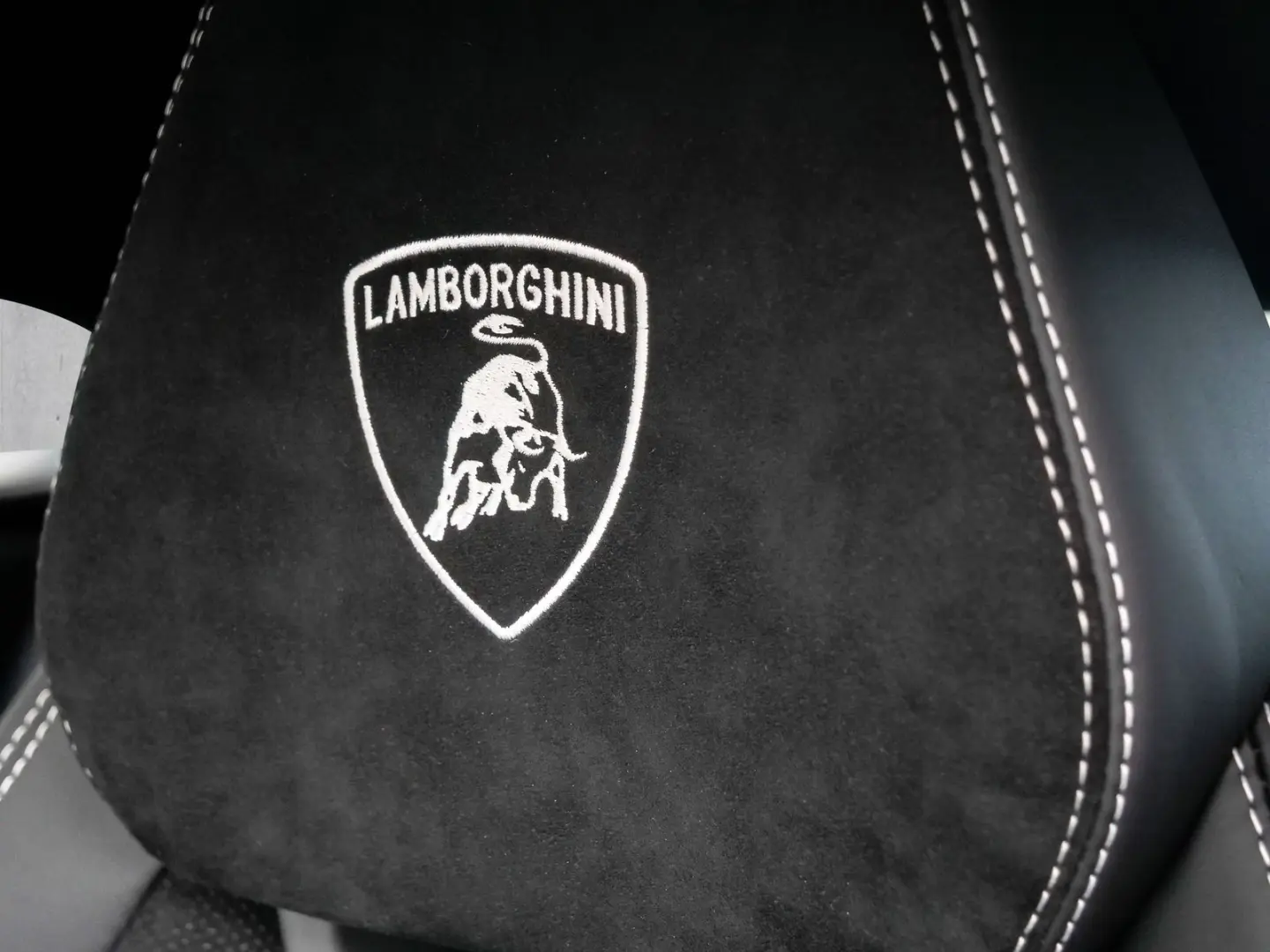 Urus Performante Verde Gea Matt  Interior Carbon