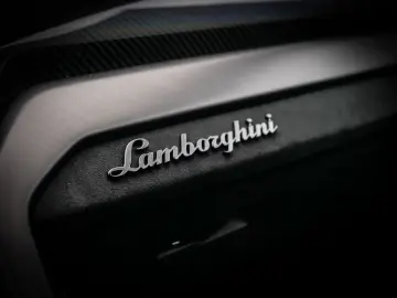 Urus Performante Verde Gea Matt  Interior Carbon