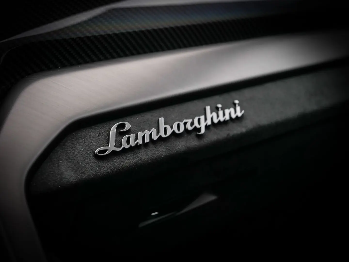 Urus Performante Verde Gea Matt  Interior Carbon