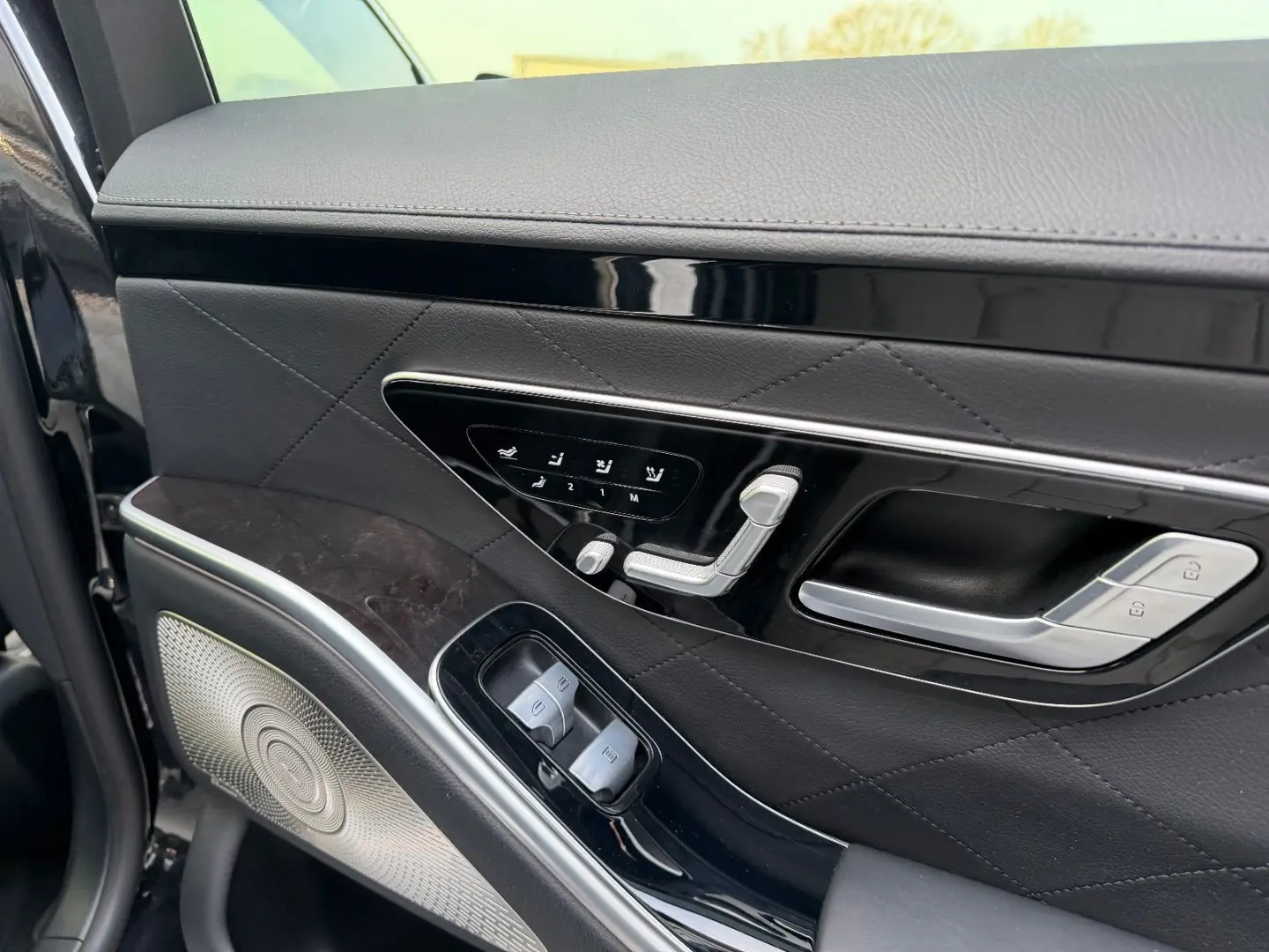 S580e AMG Lang -HUD-Pano-4xBelüSitz-FondTV-360K