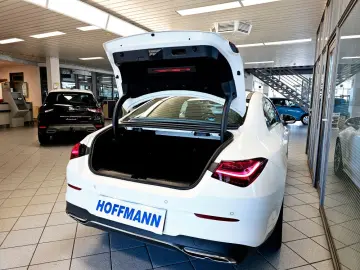 MERCEDES BENZ CLA 180 Progressive Line