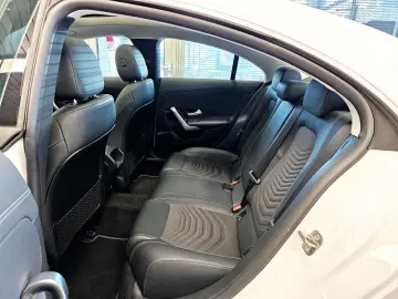 MERCEDES BENZ CLA 180 Progressive Line