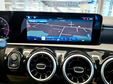 MERCEDES BENZ CLA 180 Progressive Line