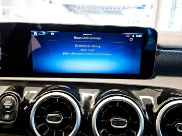 MERCEDES BENZ CLA 180 Progressive Line