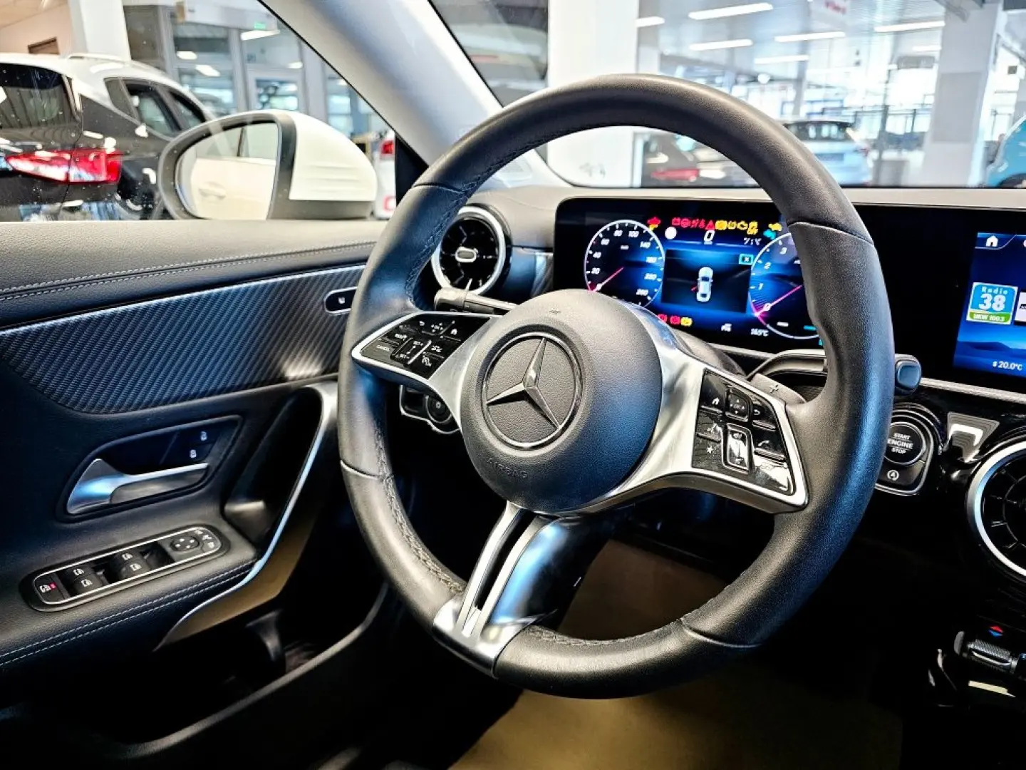 MERCEDES BENZ CLA 180 Progressive Line