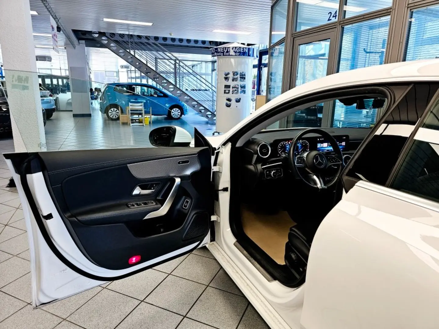 MERCEDES BENZ CLA 180 Progressive Line