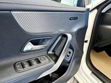 MERCEDES BENZ CLA 180 Progressive Line