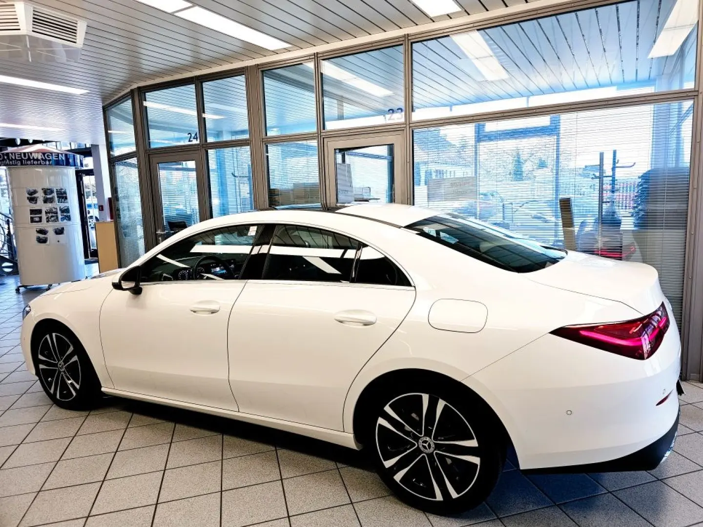 MERCEDES BENZ CLA 180 Progressive Line