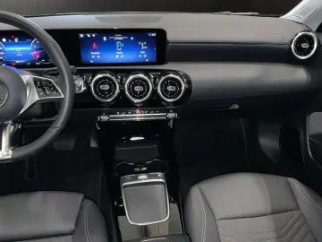 MERCEDES BENZ CLA 180 PROGRESSIVE