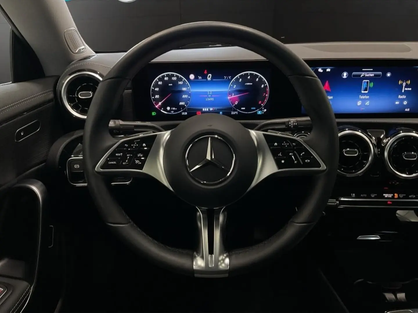 MERCEDES BENZ CLA 180 PROGRESSIVE