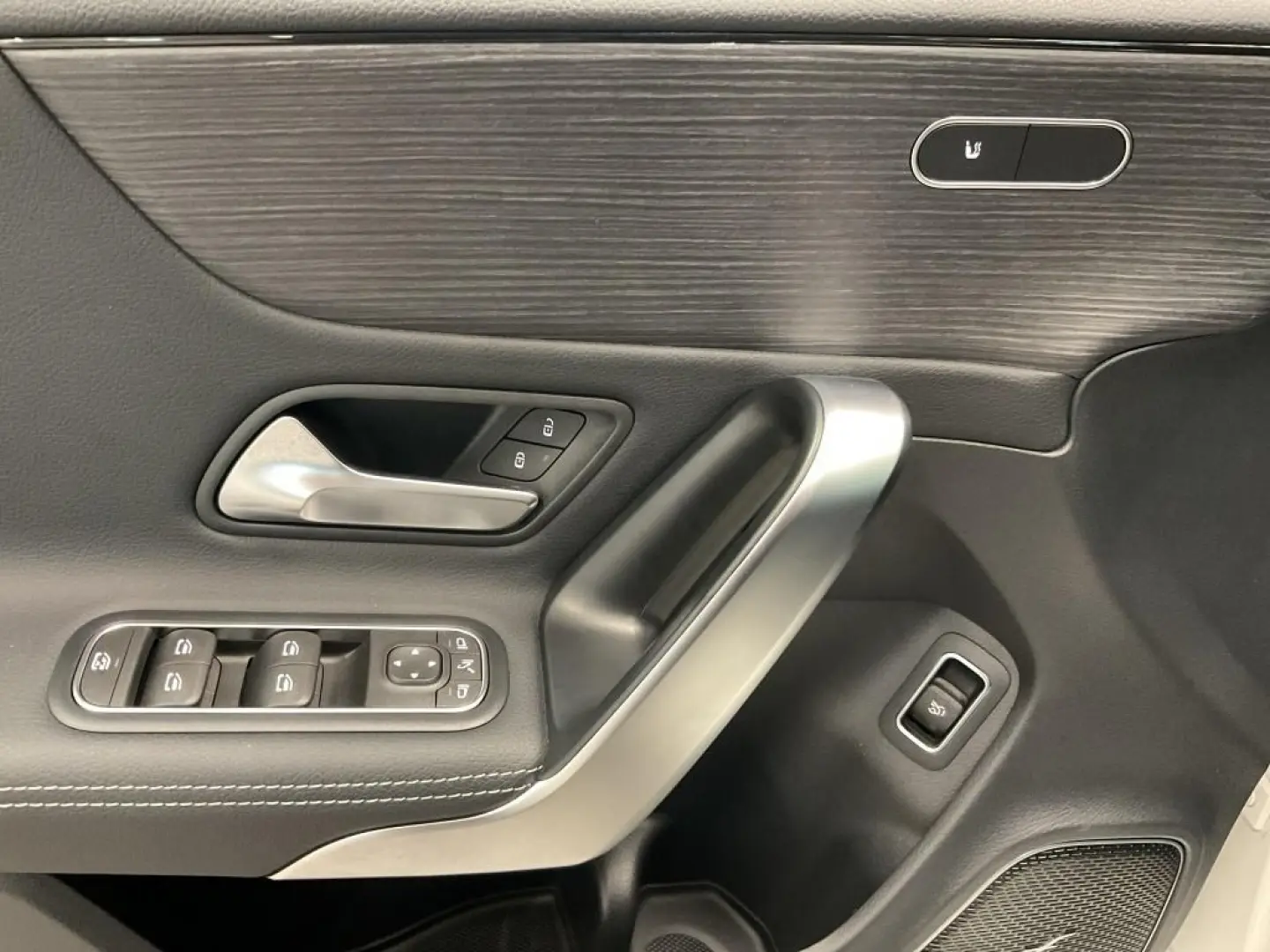 MERCEDES BENZ CLA 180 PROGRESSIVE