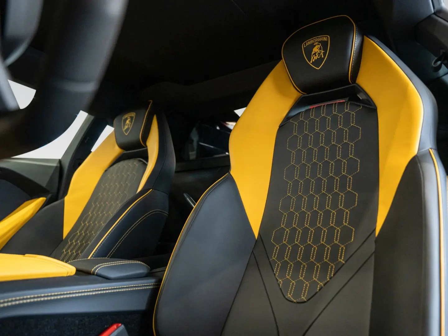 Lamborghini Revuelto   Giallo   Leather Pack
