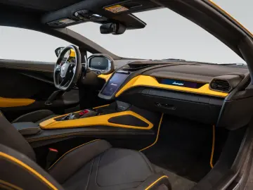 Lamborghini Revuelto   Giallo   Leather Pack