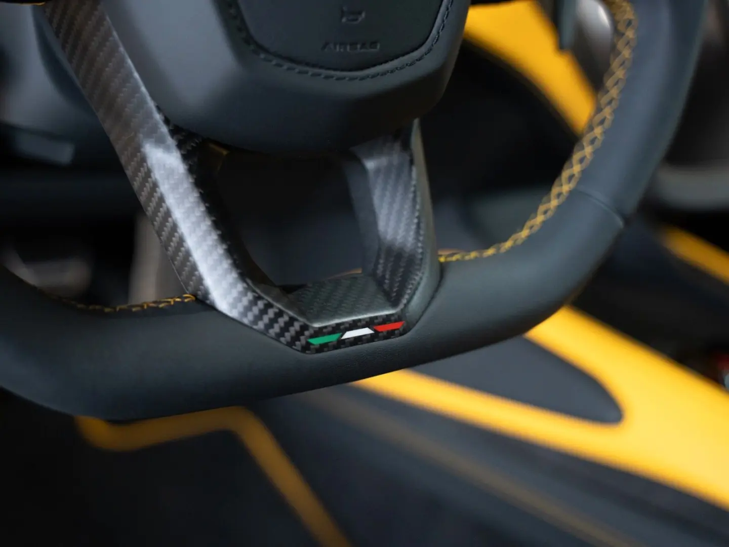 Lamborghini Revuelto   Giallo   Leather Pack