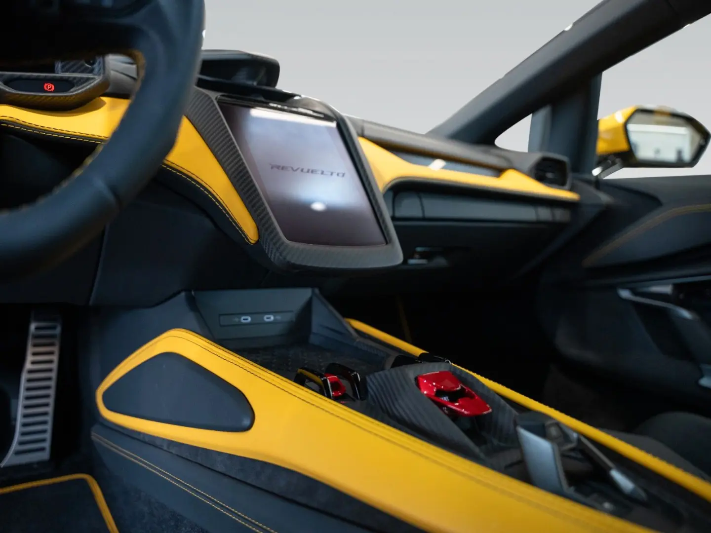 Lamborghini Revuelto   Giallo   Leather Pack