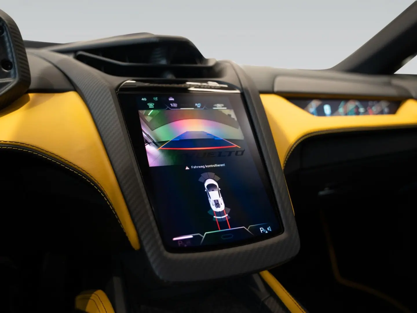 Lamborghini Revuelto   Giallo   Leather Pack