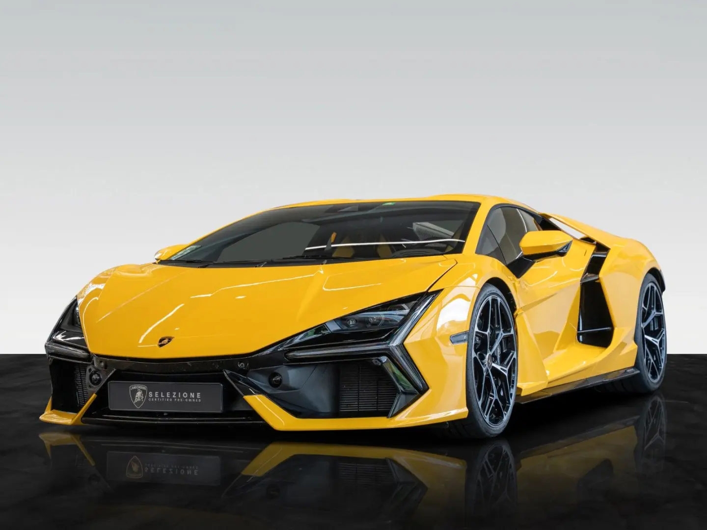 Lamborghini Revuelto   Giallo   Leather Pack